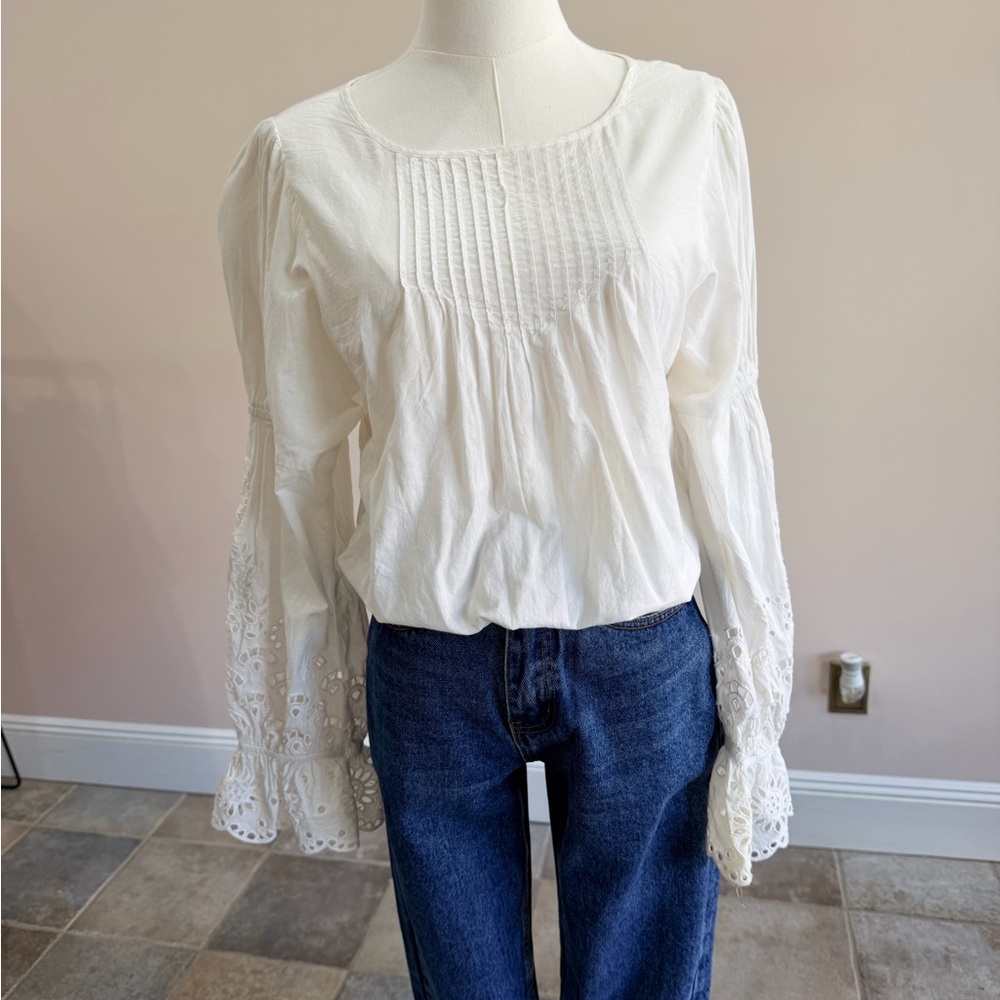 GAP White Eyelet Bell-Sleeve Peasant Blouse